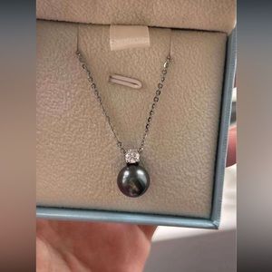 18k gold Tahitian pearl pendant with 925 sterling silver chain